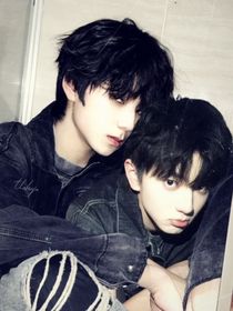 櫓穆：少年暗戀藏不住了