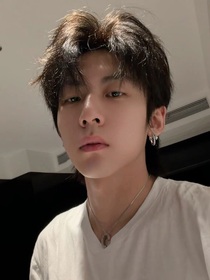 全主播：冷臉萌