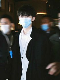 馬嘉祺：太子爺?shù)陌自鹿饣貋?lái)了