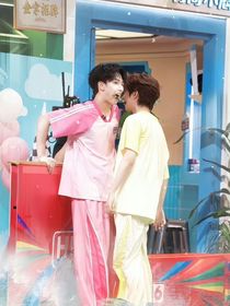 晚風(fēng)撞碎醉意