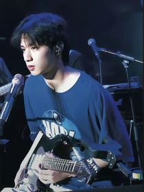 刘耀文：暗恋像颗青梅子