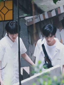 死对头变蜜友？