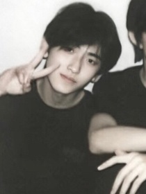 TF四代：抖烟不久后猛抓lo裙