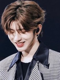 蔡徐坤：末世捡垃圾爆金币