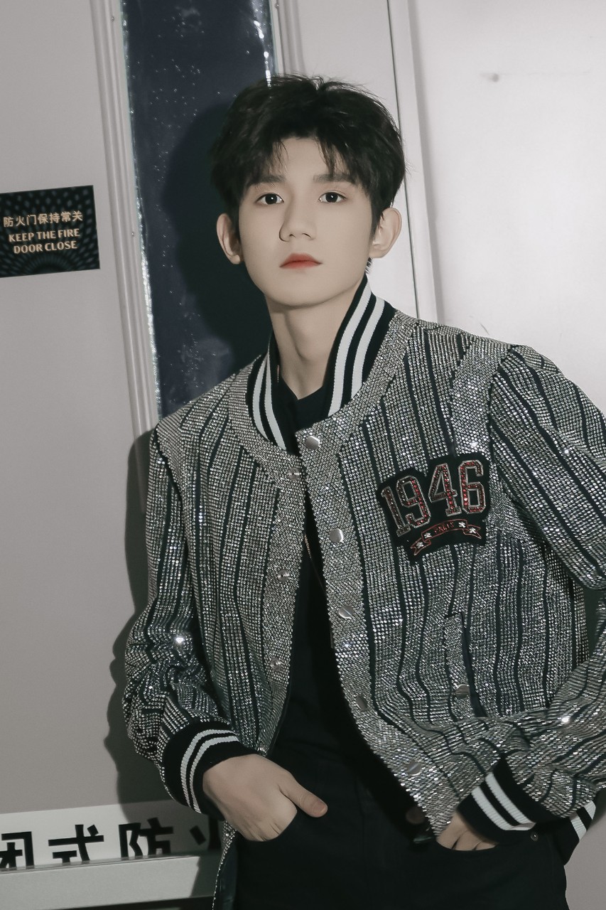 明星同人小说 teens-源说-baby  王源:小时候可爱,长大了高冷,比较帅