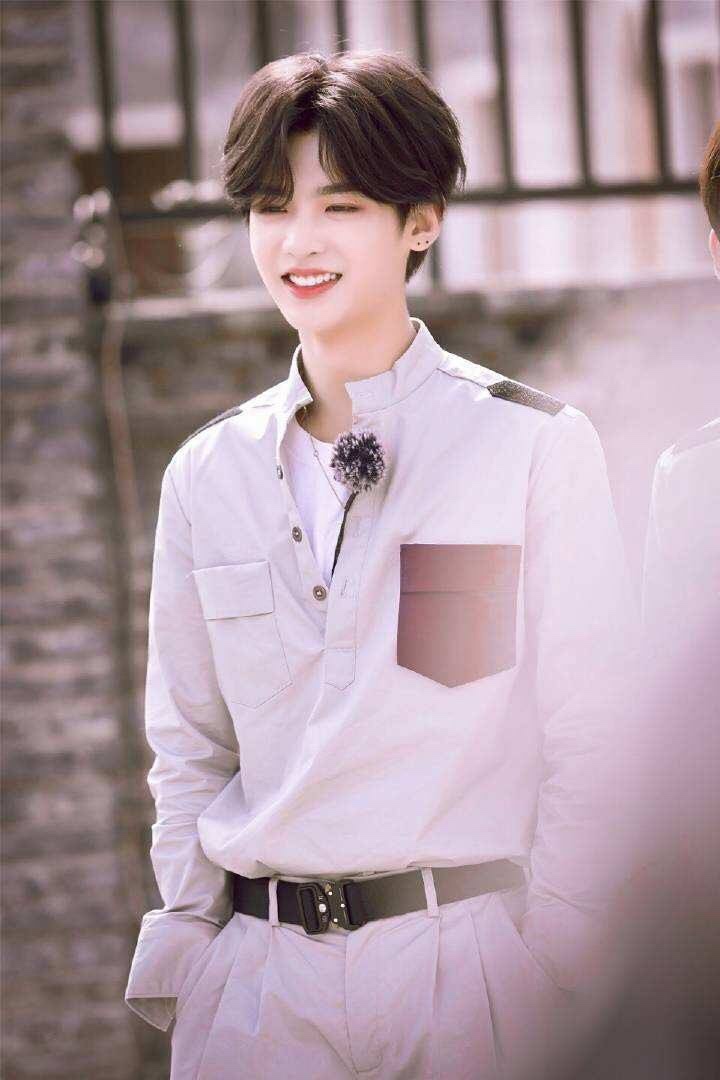 黄明昊:我的两个妹妹