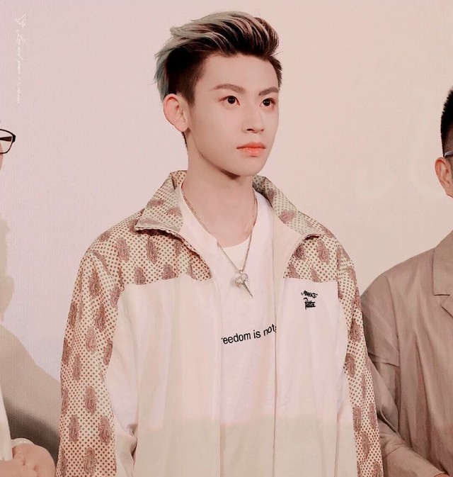en:巅峰男团的恋爱