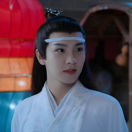 蓝景仪蓝景仪:璃儿不知你可愿意嫁给我,让我保护你一辈子!