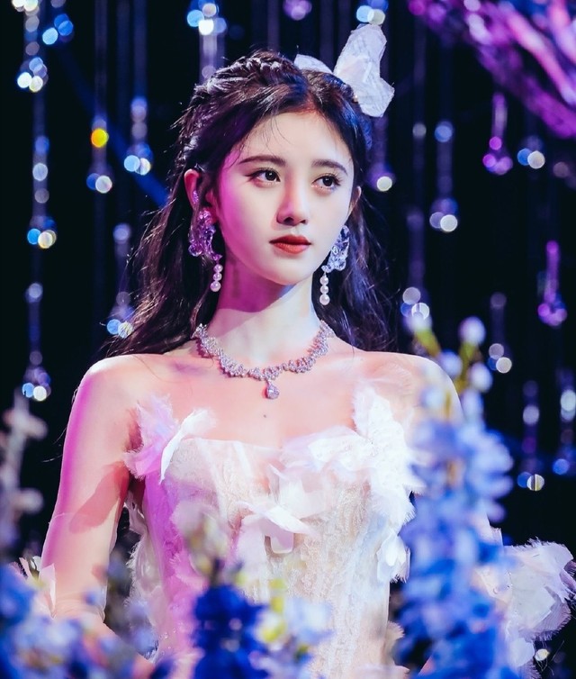 【鞠婧祎素材图】