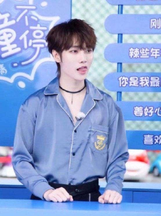 刘也  