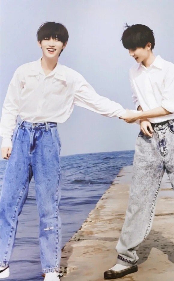 丁程鑫一起去海边玩耍,当时我们都才17岁啊 丁程鑫春节的那天,我们一