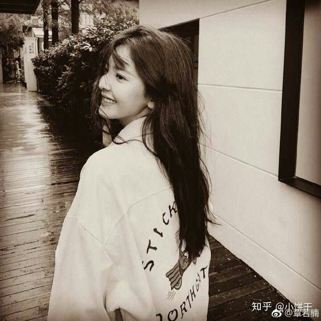 姓名:栾笑语小名:盆盆出生日期:2000年6月6日父亲:栾云平干爹:岳云鹏