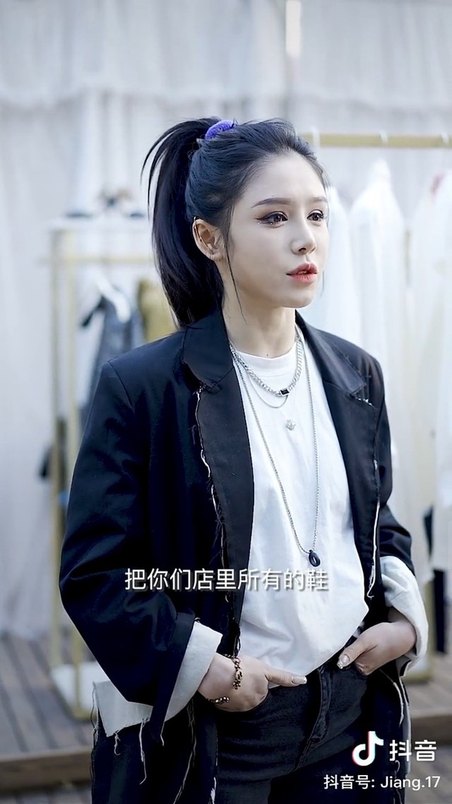 姜十七:社会很单纯