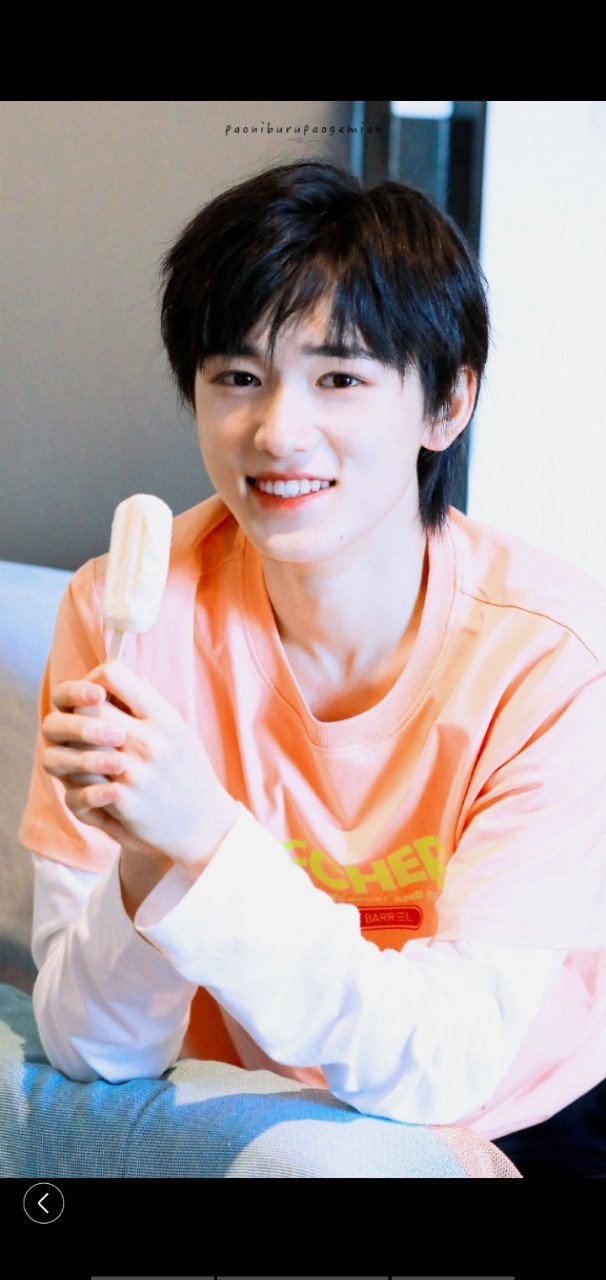 高冷,高度洁癖,不碰任何人 神兽:九尾狐 宋亚轩姓名: 宋亚轩 年龄:17