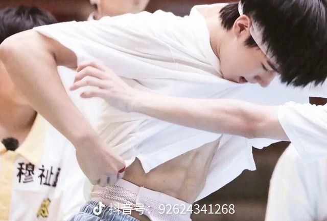 今天现看一下时团的腹肌-马嘉祺:老师我喜欢你-话本小说网