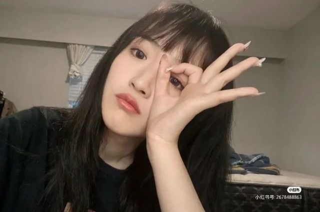 严浩翔姐姐—贺缇娜:贺峻霖妹妹