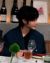 刘也