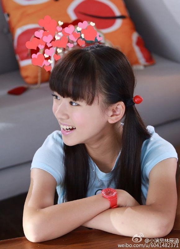 聪慧,称芷萱为妹妹 舞法:圣法罩,圣鞭抽乱,圣混双飞燕 芷萱(郑雪菲饰)