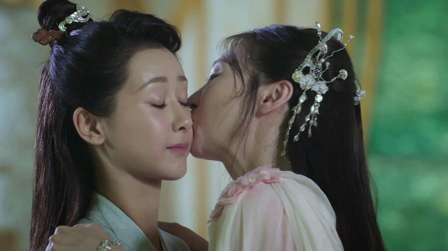 锦月被月孛星使偷亲