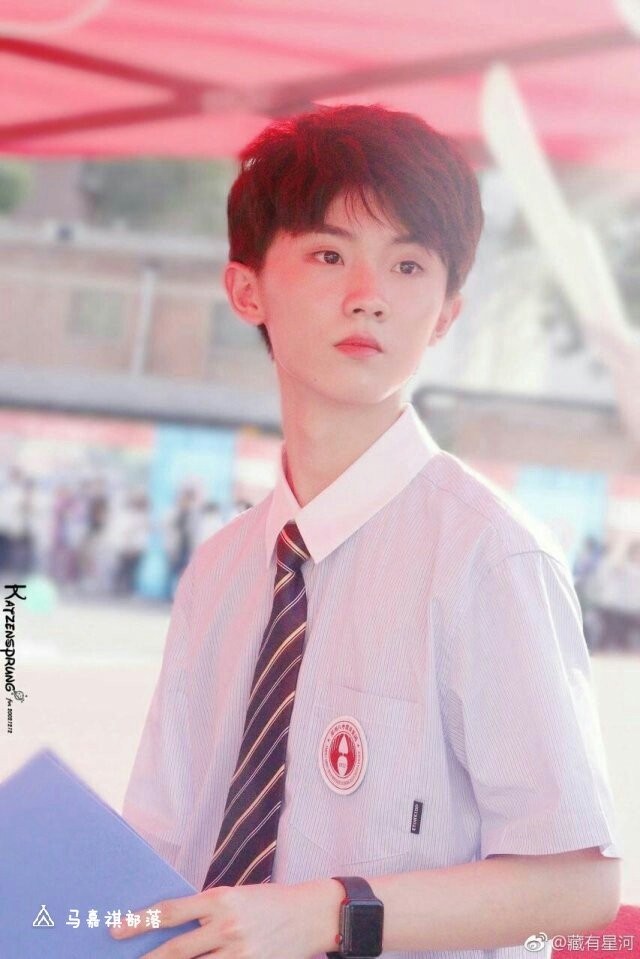 那时的我们 马嘉祺,16岁 几乎所有女生的理想型 马嘉祺"我的眼中只有