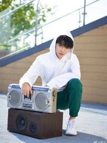 王俊凯：男神与我组cp-d216