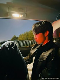 劉耀文：遲來的愛……