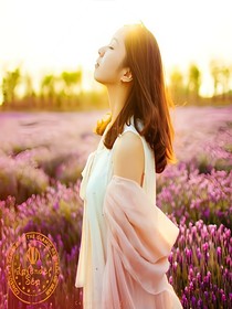 逗比少女的一双怪眼