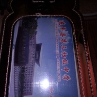 飞伦和擎峰不是亲兄弟