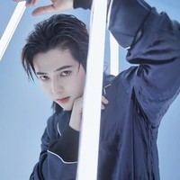 介绍符龙飞