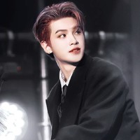 黃明昊周也