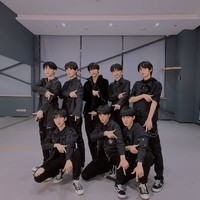 與TNT同居