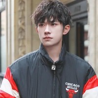 易烊千玺竹马