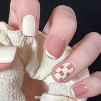 看著這個(gè)雪白的小淘氣