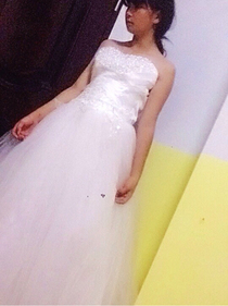 依妍