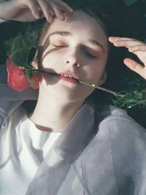 她说，少年，你不知道