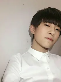 易烊千玺~这个网红有点甜