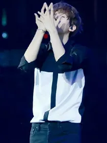 EXO：女扮男装闯人心