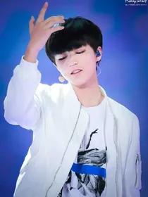 tfboys之女配穿越逆袭记。