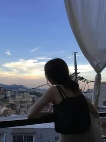 独自在外打拼的女孩儿
