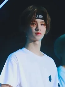 Justin（黄明昊）：没有转身的守候
