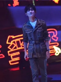 易烊千玺:怎么会爱上了你