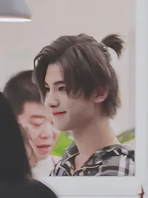 是二月的黄明昊