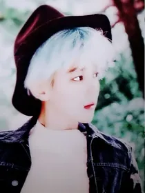 边伯贤：望情误迷