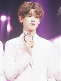 黄明昊，少吃泡面多睡觉（弃坑）