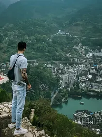 被隔壁直男看上了，咋办