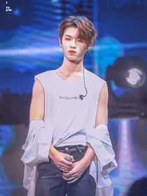 黄明昊，你眼里有星星