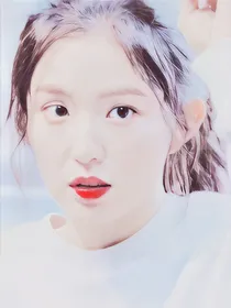 媚.