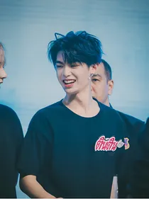 黄明昊：竹马哥哥别争宠