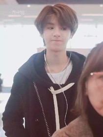 黄明昊，姐姐抱
