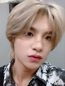 黄明昊.你的女友是同行